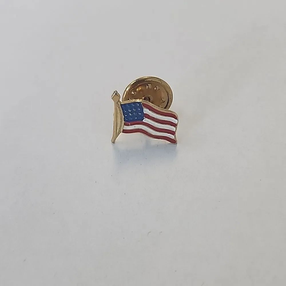 Flag Pin USA United States Red White Blue Gold Tone